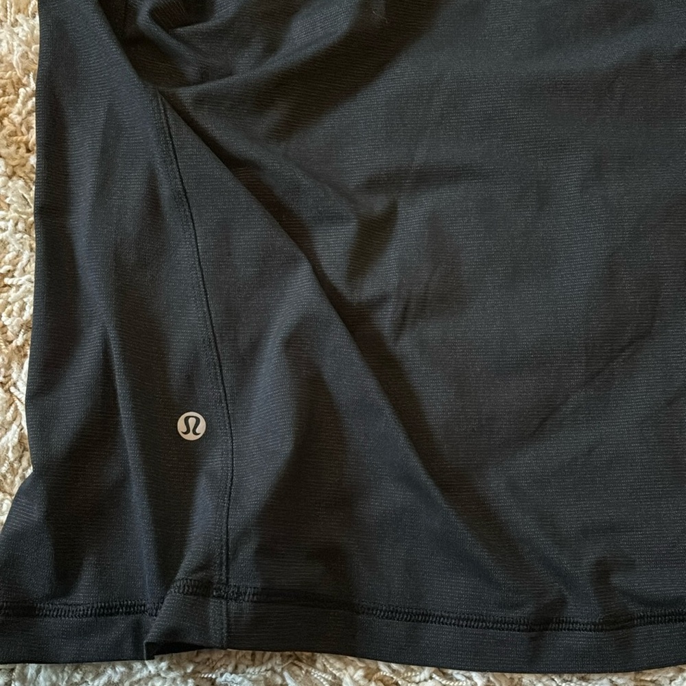 Black short sleeve Lululemon dry fit t shirt